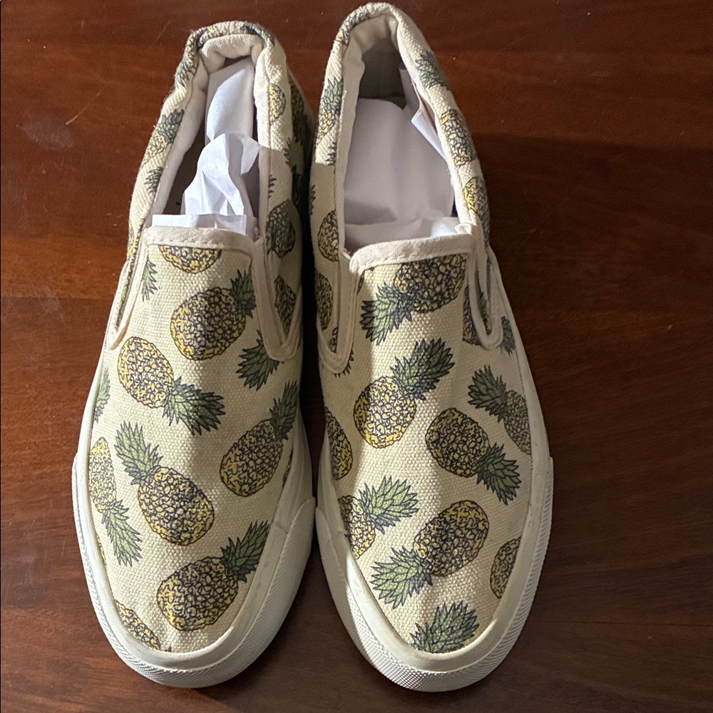 Pineapple Print Slip-On Canvas Sneakers - Beige & Green